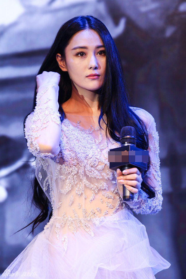 组图:张馨予现身商业活动 被问李晨一言不发_高清图集_新浪网