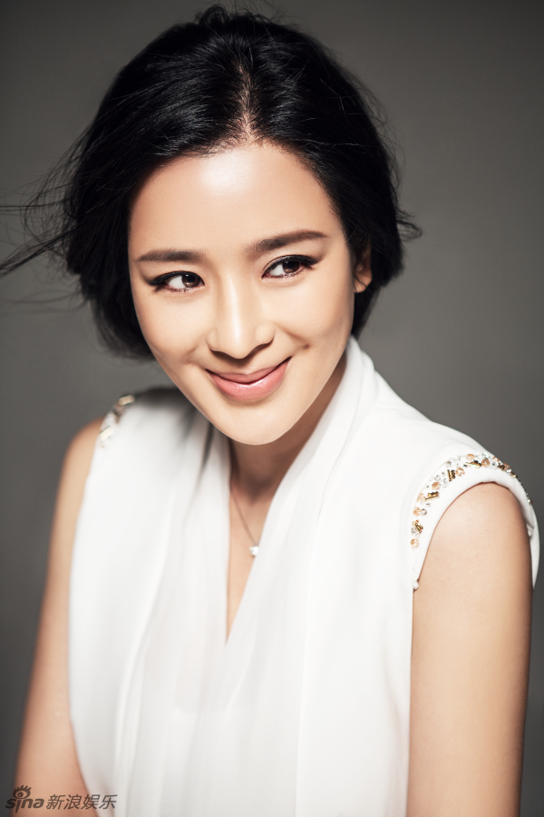 组图:周显欣白衣大片曝光温暖干净_高清图集_新浪网