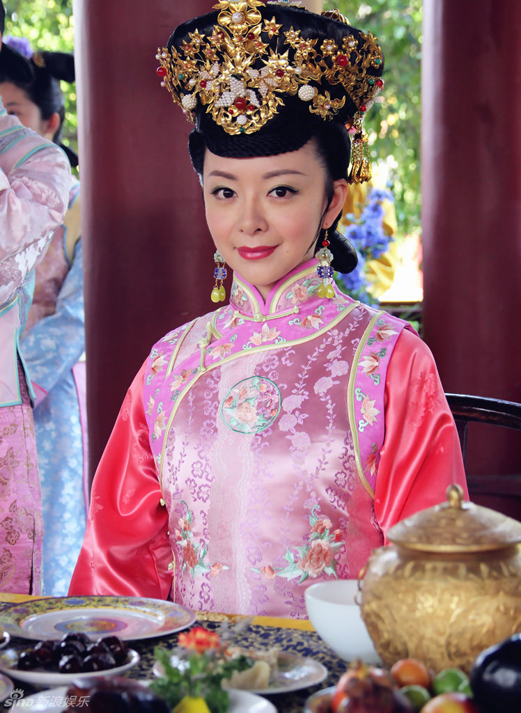 组图:许榕真《美人香》杀青 尽显温柔魅力_高清图集_新浪网