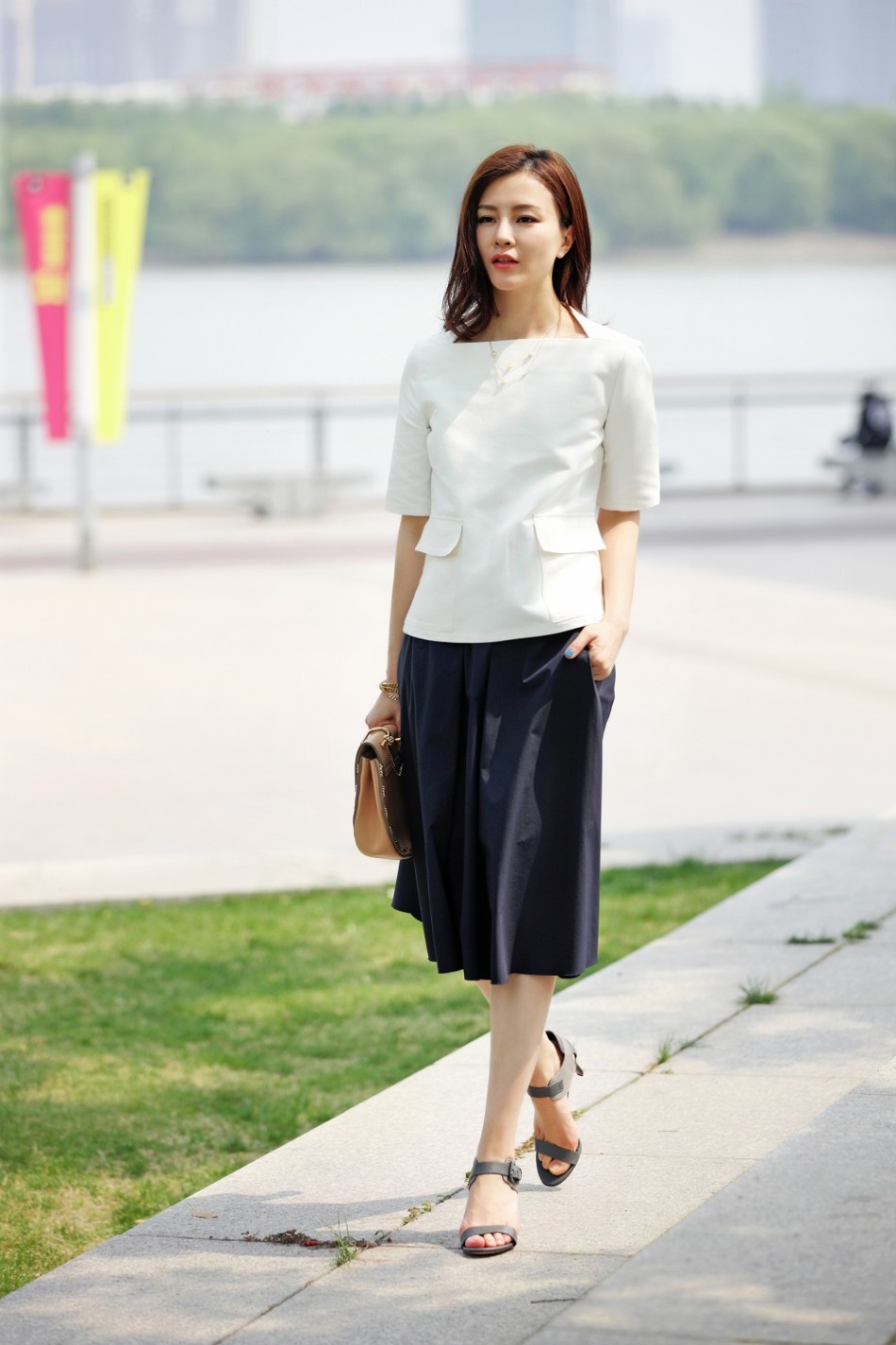 组图:刘孜时尚街拍大片曝光 演绎随性女人味_高清图集_新浪网