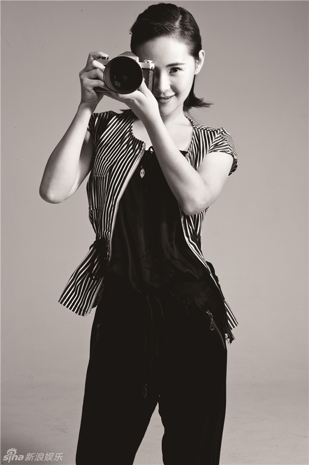 组图:钱芳黑白写真化身摄影师 展摩登文艺气息_高清图集_新浪网
