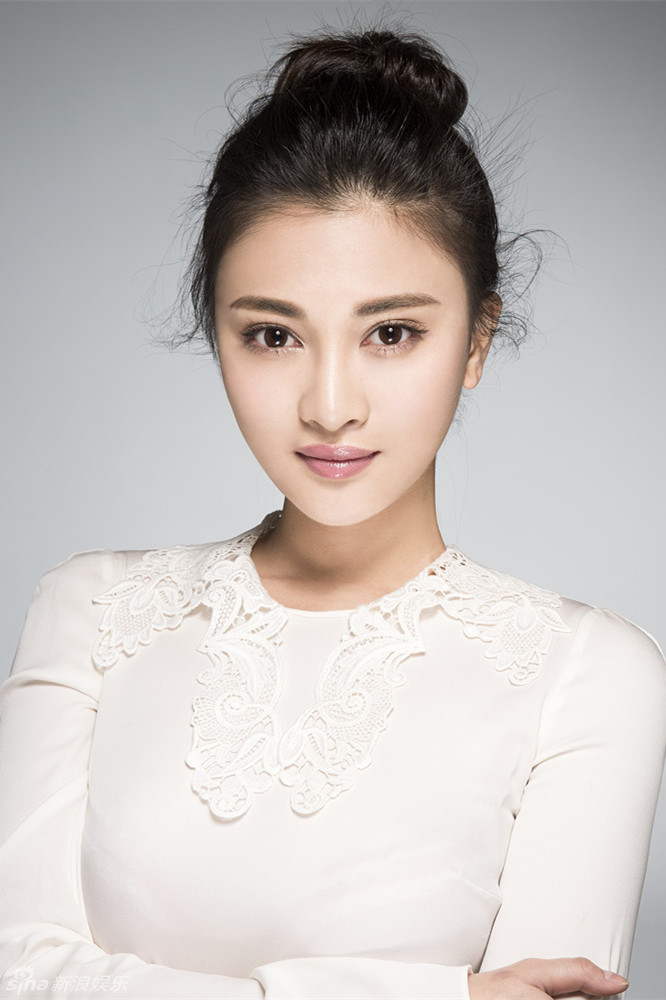 组图:北电美女王蕊蕊写真 气质清新电眼迷人