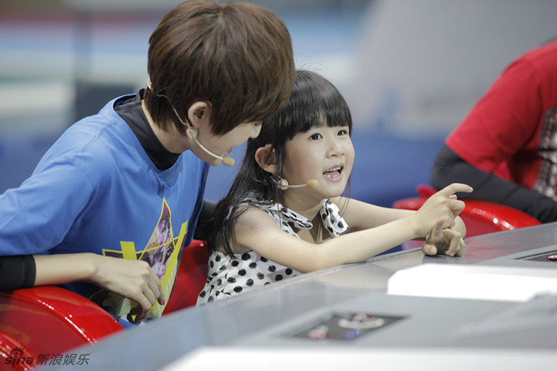 组图:杨阳洋贝儿陪爸爸妈妈上《为她》萌全程_高清图集_新浪网