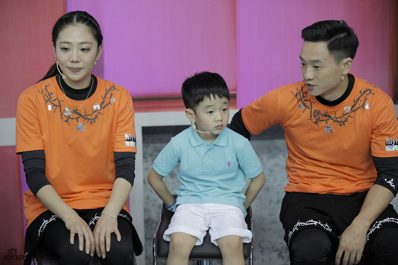 组图:杨阳洋贝儿陪爸爸妈妈上《为她》萌全程_高清图集_新浪网