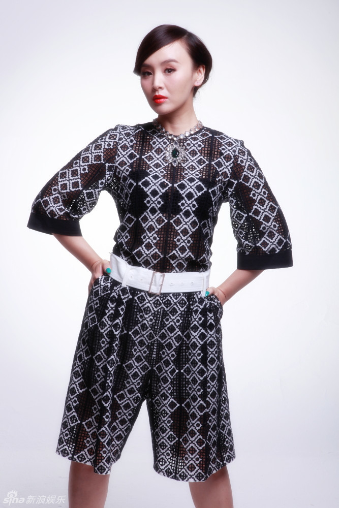 组图:王晶时尚透视装迷人 妩媚女强人风范_高清图集_新浪网