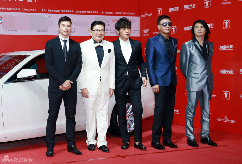 组图:胡军优雅亮相上影节红毯化身长腿男爵_高清图集_新浪网