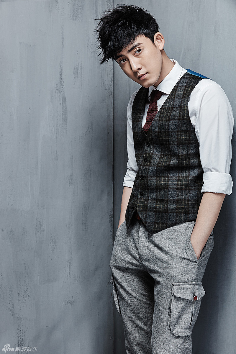 组图:张睿写真休闲范十足 表情搞怪展鬼马本性_高清图集_新浪网