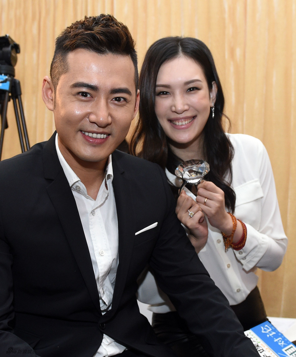 新浪娱乐讯 由魏巍,王子川,杨天瑶等主演的爱情喜剧系列微电影《爱情