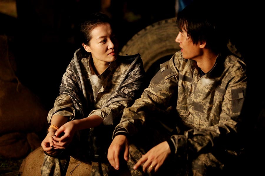 《出发吧爱情》关喆牵手娇妻满脸幸福