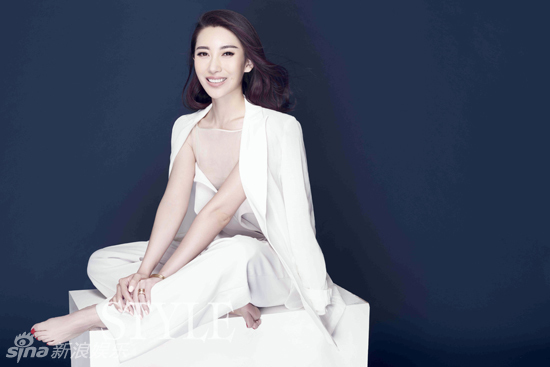 殷旭时尚大片曝光 优雅女神范儿十足