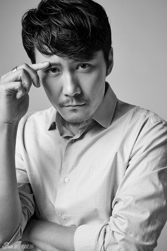 组图:赵峥全新黑白大片散发成熟魅力_高清图集_新浪网