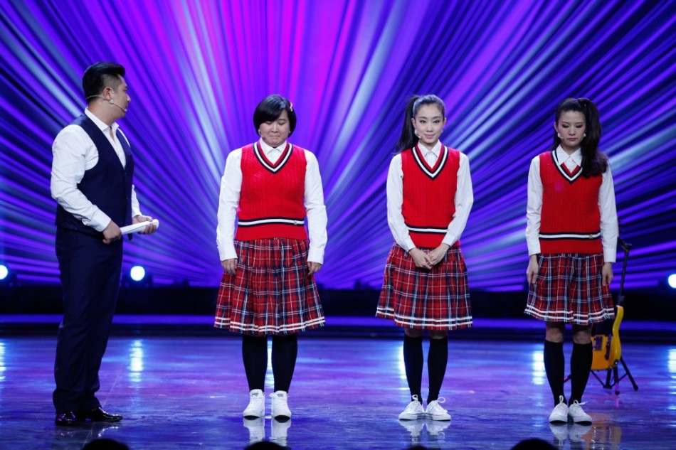 组图:贾玲变身tfgirls 与吴秀波接力玫瑰_高清图集_新浪网