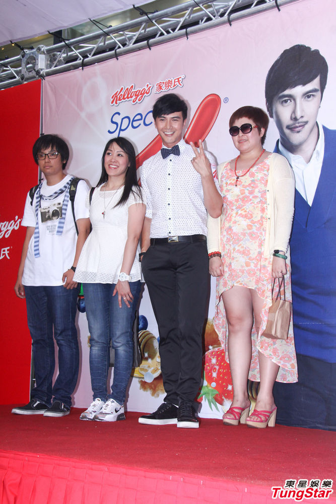 和"男闺蜜"孙玮廷互动亲密,还被爆孙玮廷能自由进出谢佳见家,疑似同居