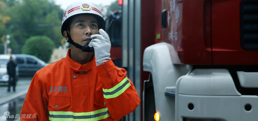 组图:《火线英雄》登广东 消防题材演生死考验_高清图集_新浪网