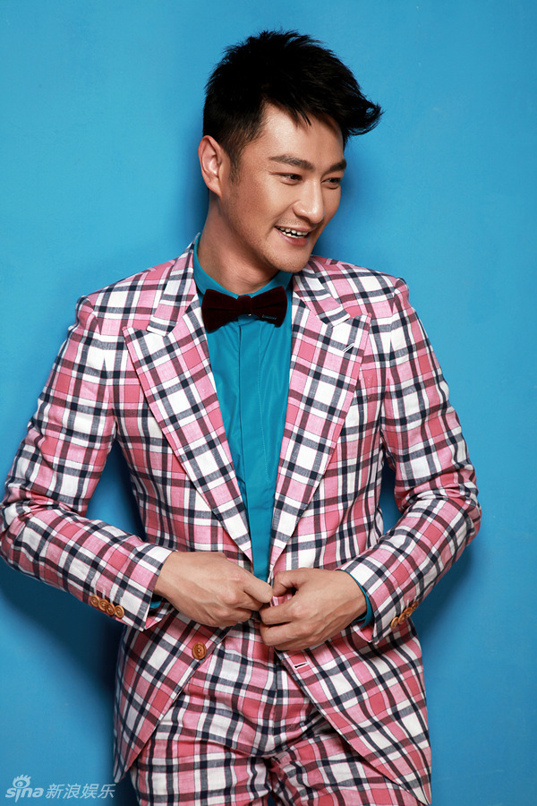组图:张明明蓝色系新写真 展帅气成熟稳重风_高清图集_新浪网