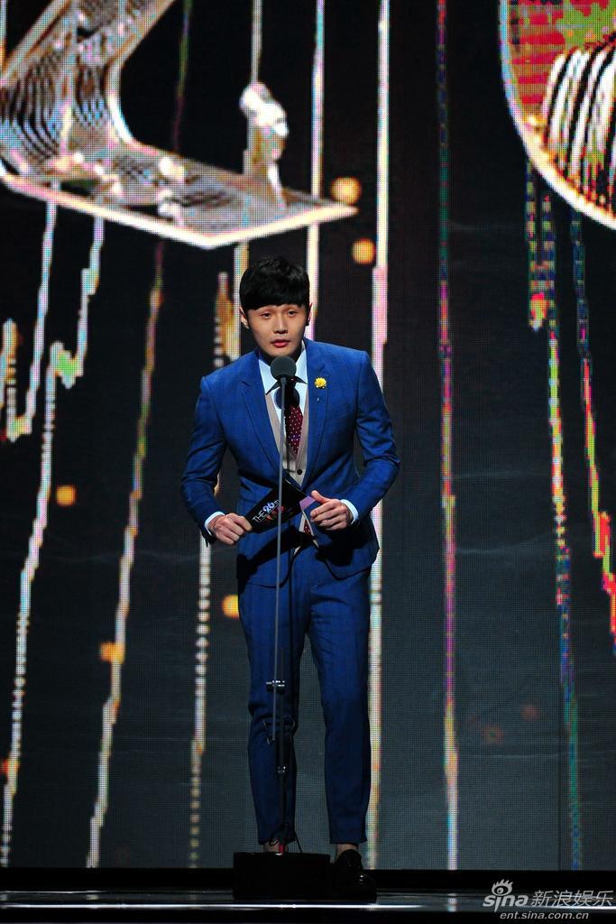 李荣浩现身颁奖礼