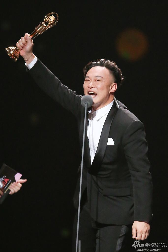 组图:第26届台湾金曲奖 陈奕迅夺歌王难掩笑容_高清图集_新浪网
