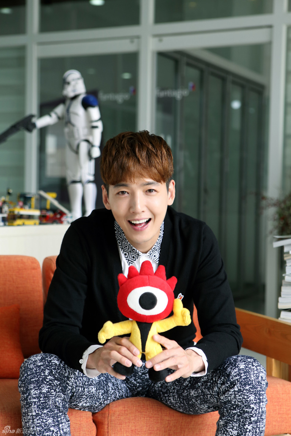 新浪娱乐讯 在《陷入纯情》中饰演姜敏浩的郑敬淏对话小浪,郑敬淏表示