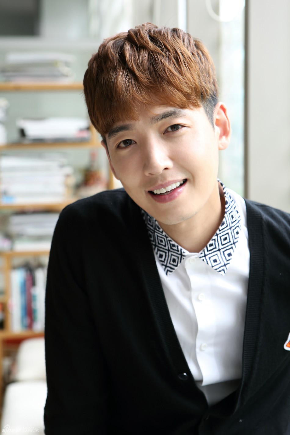 新浪娱乐讯 在《陷入纯情》中饰演姜敏浩的郑敬淏对话小浪,郑敬淏表示