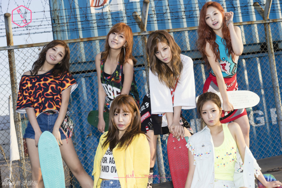 新浪娱乐讯 7月3日,韩国女团apink公开新专辑《pink memory》预告照