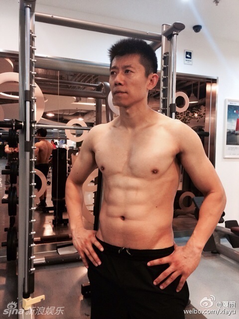 新浪娱乐讯 7月6日,夏雨在微博晒出最新的健身成果,八块腹肌惹得粉丝