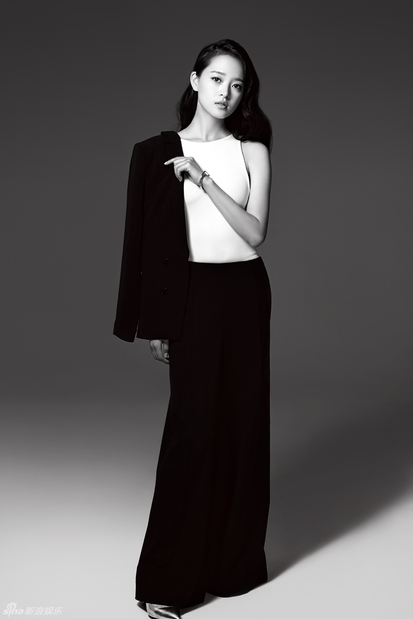 组图:冯越中性写真 黑白简约彰显轻熟时尚_高清图集_新浪网