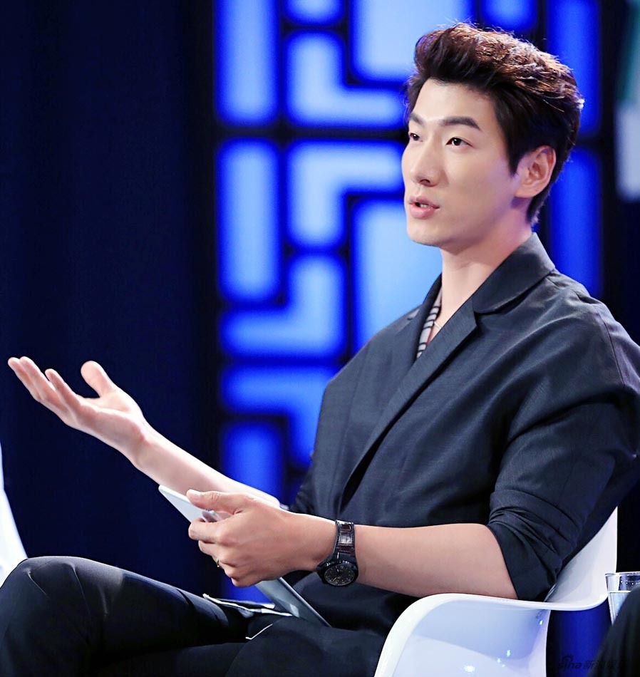 组图:《超模》挑战炫彩与激情 张亮暖化学员_高清图集_新浪网