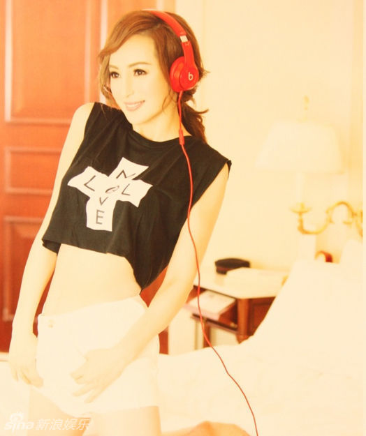 辣妈罗霖比基尼凹凸 年过半百身材如少女_高清图集_新浪网