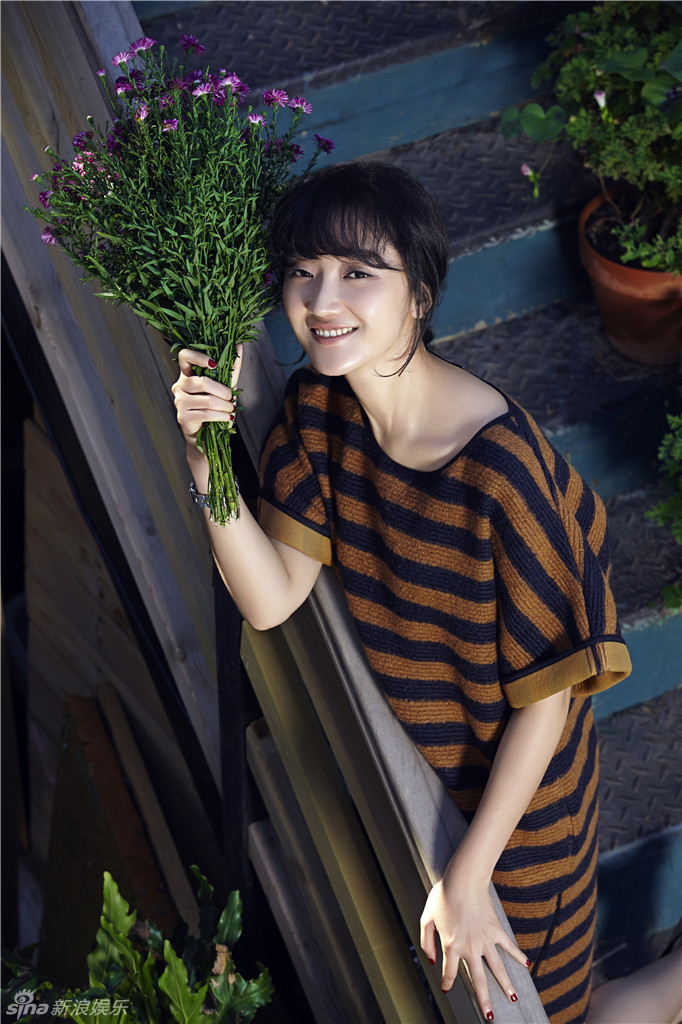 新浪娱乐讯 日前,个性派演员张瑶应邀为某杂志拍摄一组时尚大片,照片