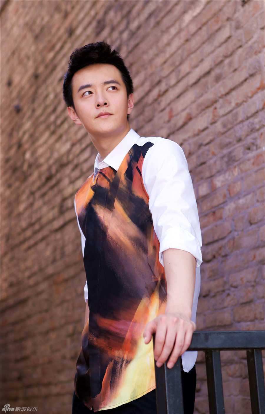 组图:初俊辰帅气写真大片 高颜值展型男魅力_高清图集_新浪网