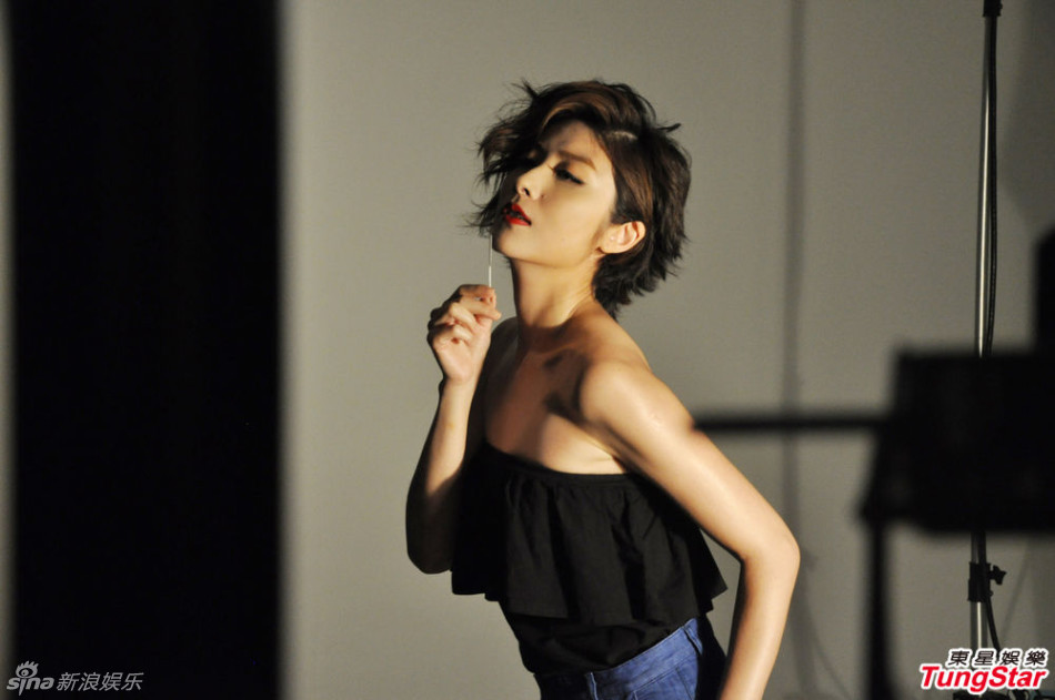 组图:野性!陈慧琳短发配红唇打造个性海报_高清图集_新浪网
