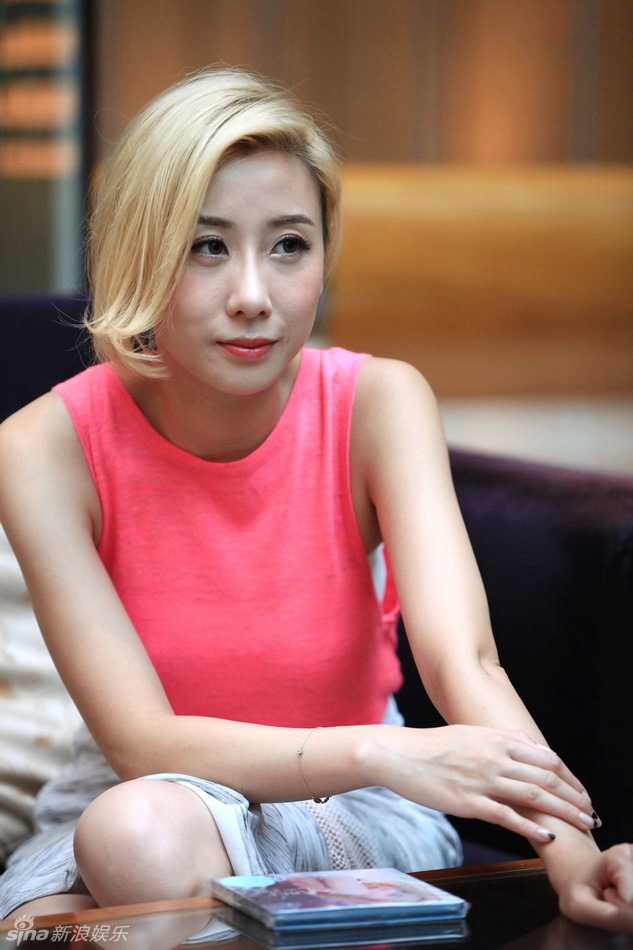 组图:泳儿粉色芭芘造型甜美可爱 畅谈另一半_高清图集_新浪网