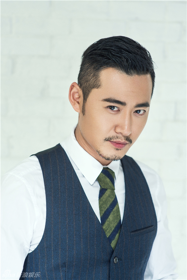 新浪娱乐讯 近日,演员魏巍一组绅士写真曝光,写真中他以马甲配衬衫