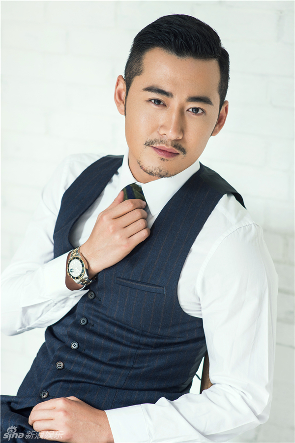 新浪娱乐讯 近日,演员魏巍一组绅士写真曝光,写真中他以马甲配衬衫