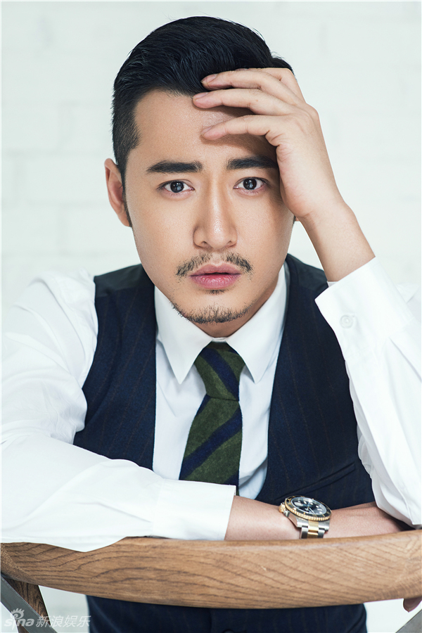 新浪娱乐讯 近日,演员魏巍一组绅士写真曝光,写真中他以马甲配衬衫
