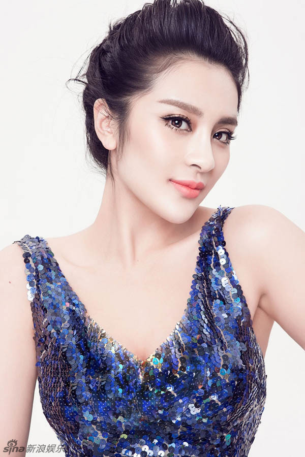 组图:姚诗涵拍写真大片 亮片装显时尚潮女范儿_高清图集_新浪网