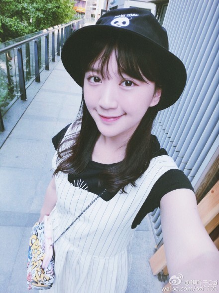 好声音徐林女朋友意外走红 清纯模样抢镜