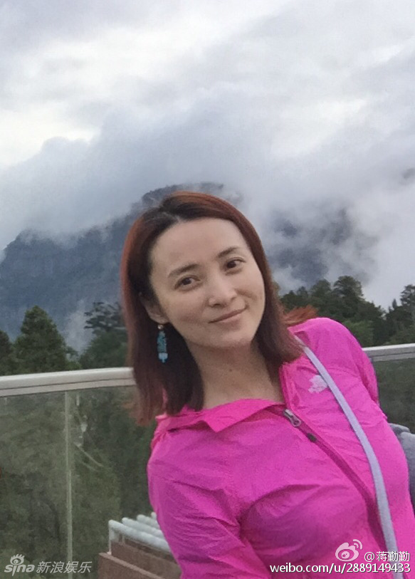 蒋勤勤素颜游阿里山