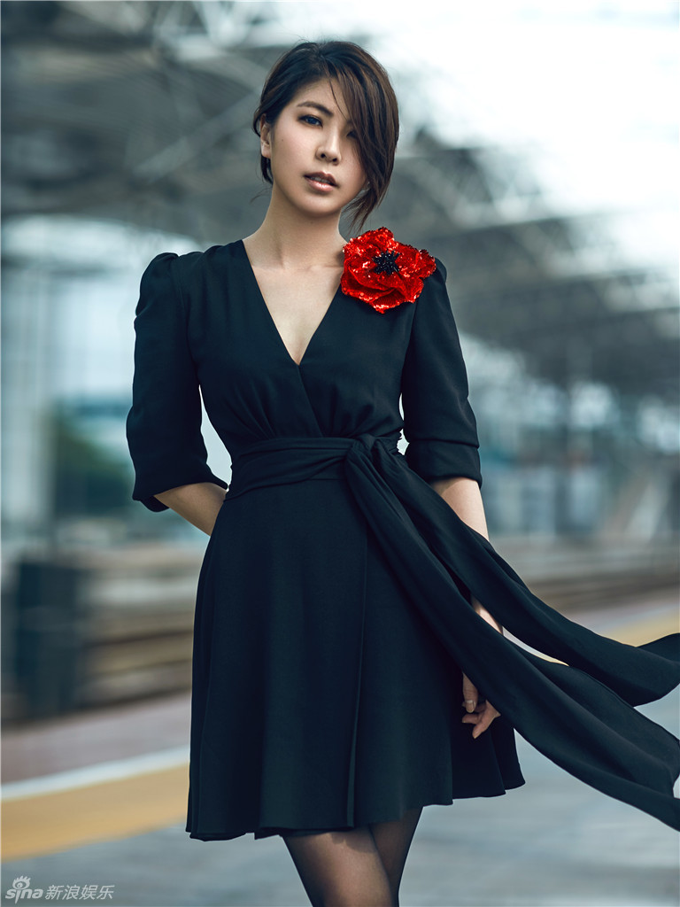 新浪娱乐讯 以"芸式唱腔"迷倒众人的许茹芸,今早在微博晒出她明艳动人