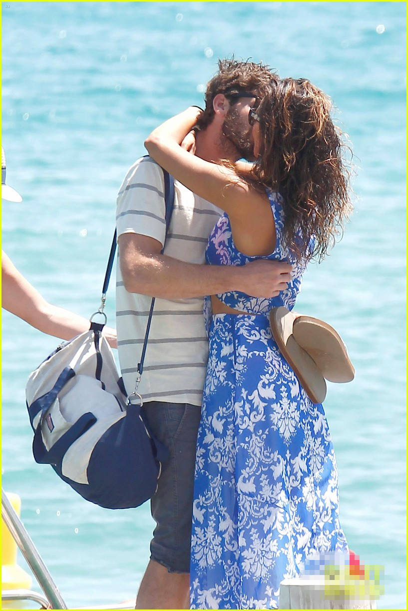 组图:《吸血鬼》妮娜热吻新男友 旧爱伊恩取关_高清图集_新浪网