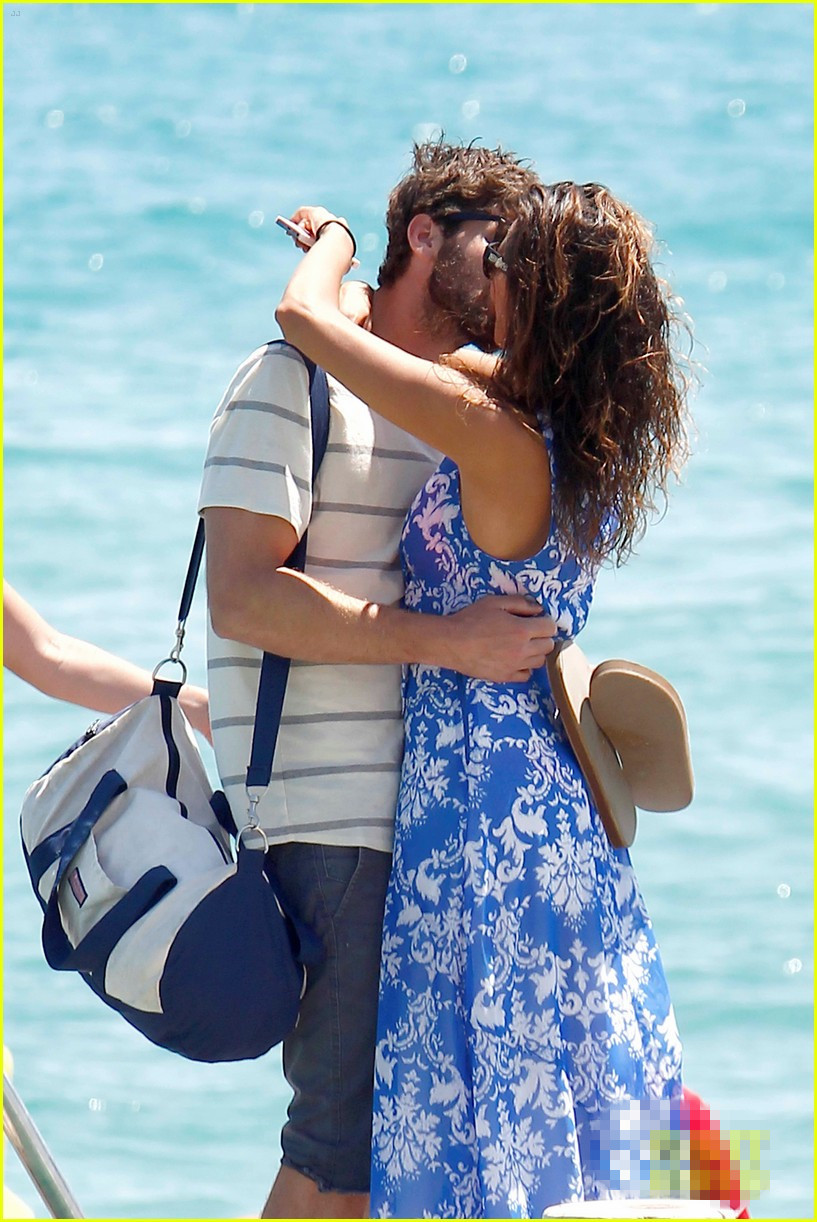 组图:《吸血鬼》妮娜热吻新男友 旧爱伊恩取关_高清图集_新浪网