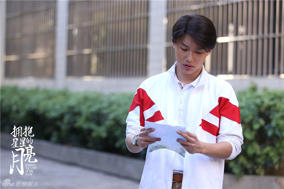组图:《拥抱星星的月亮》初吻上演甜蜜爱恋_高清图集_新浪网