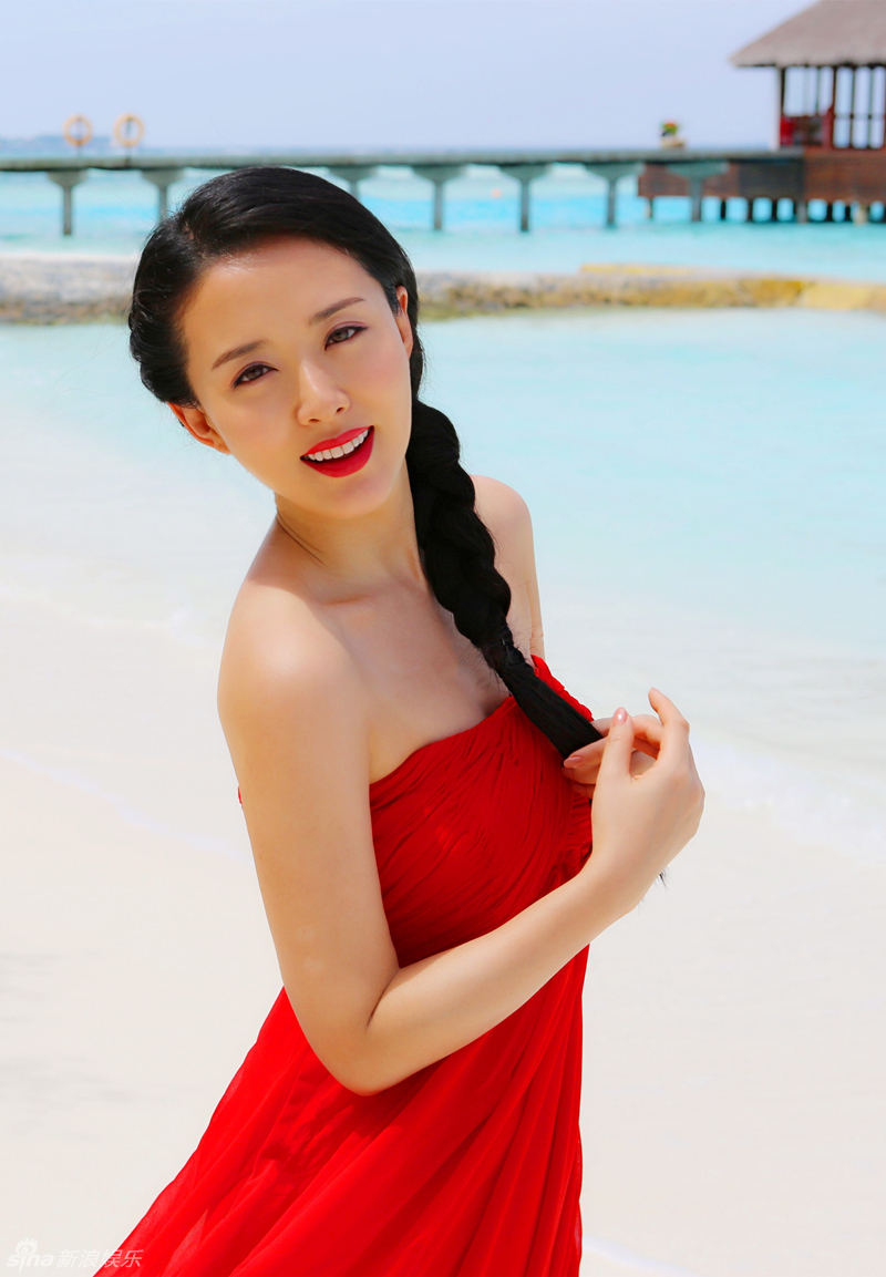 颜丹晨魅惑写真曝光 烈焰红唇尽显性感妩媚_高清图集_新浪网