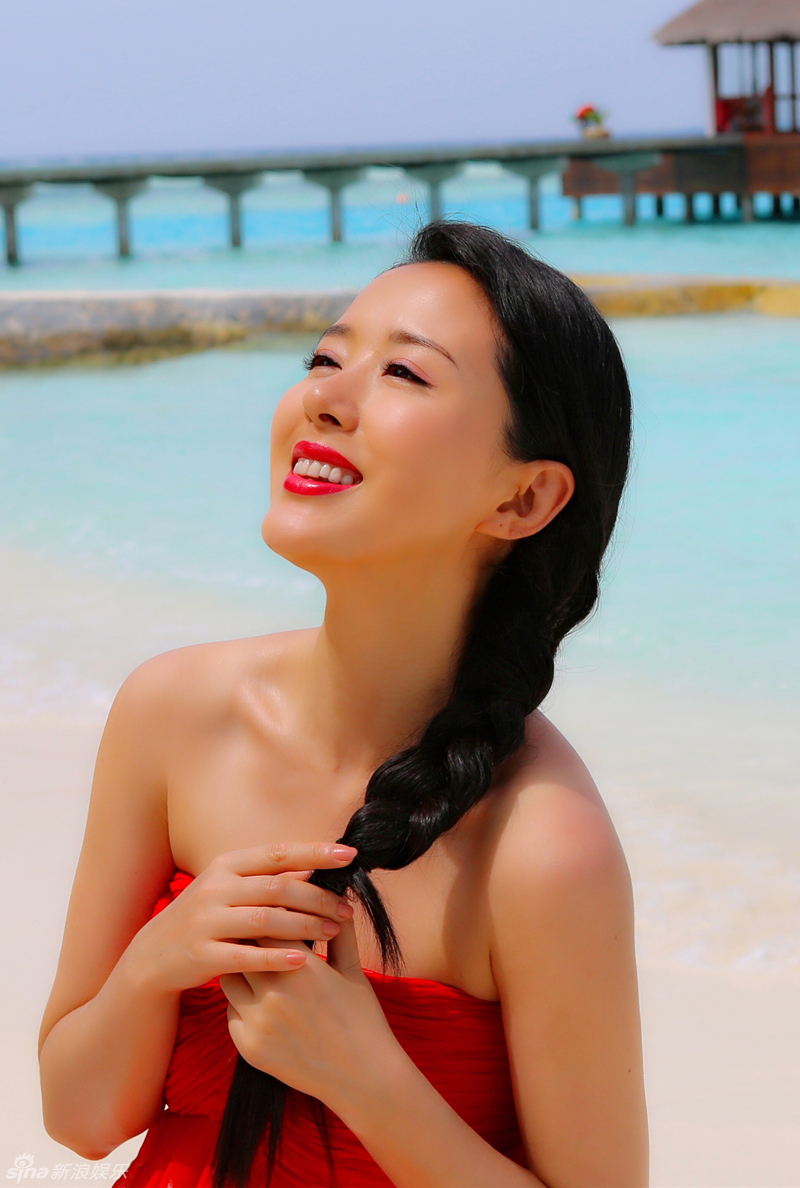 颜丹晨魅惑写真曝光 烈焰红唇尽显性感妩媚_高清图集_新浪网