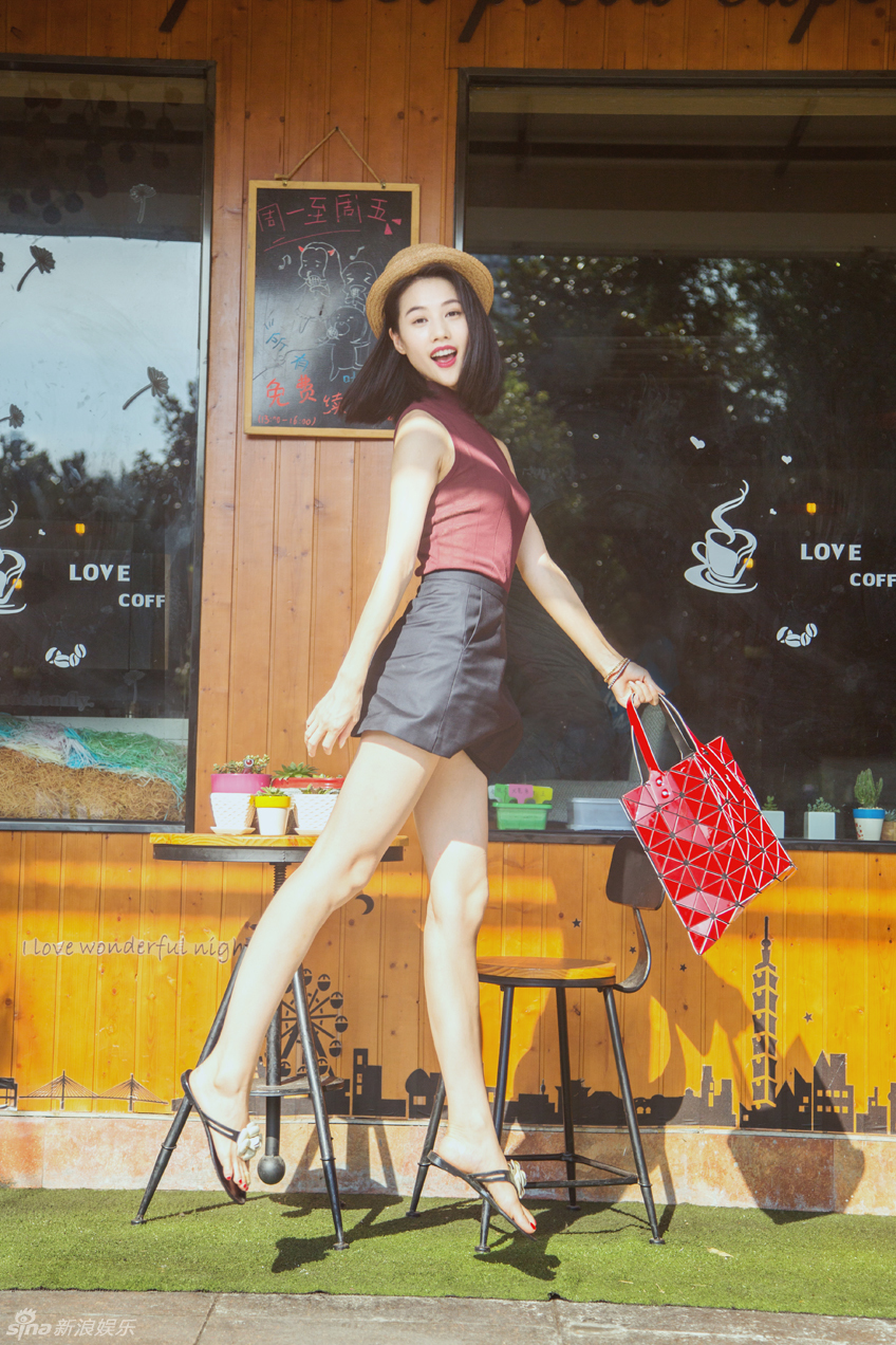 组图:董琦夏日写真 展梦幻清新田园风_高清图集_新浪网