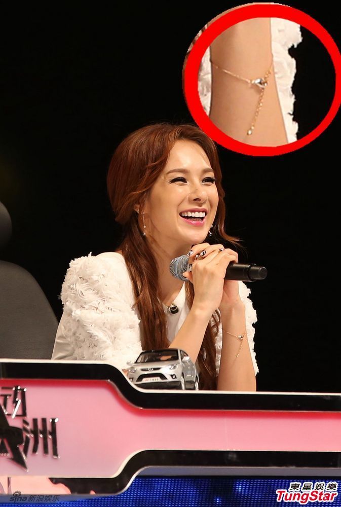 蔡妍与学员热舞