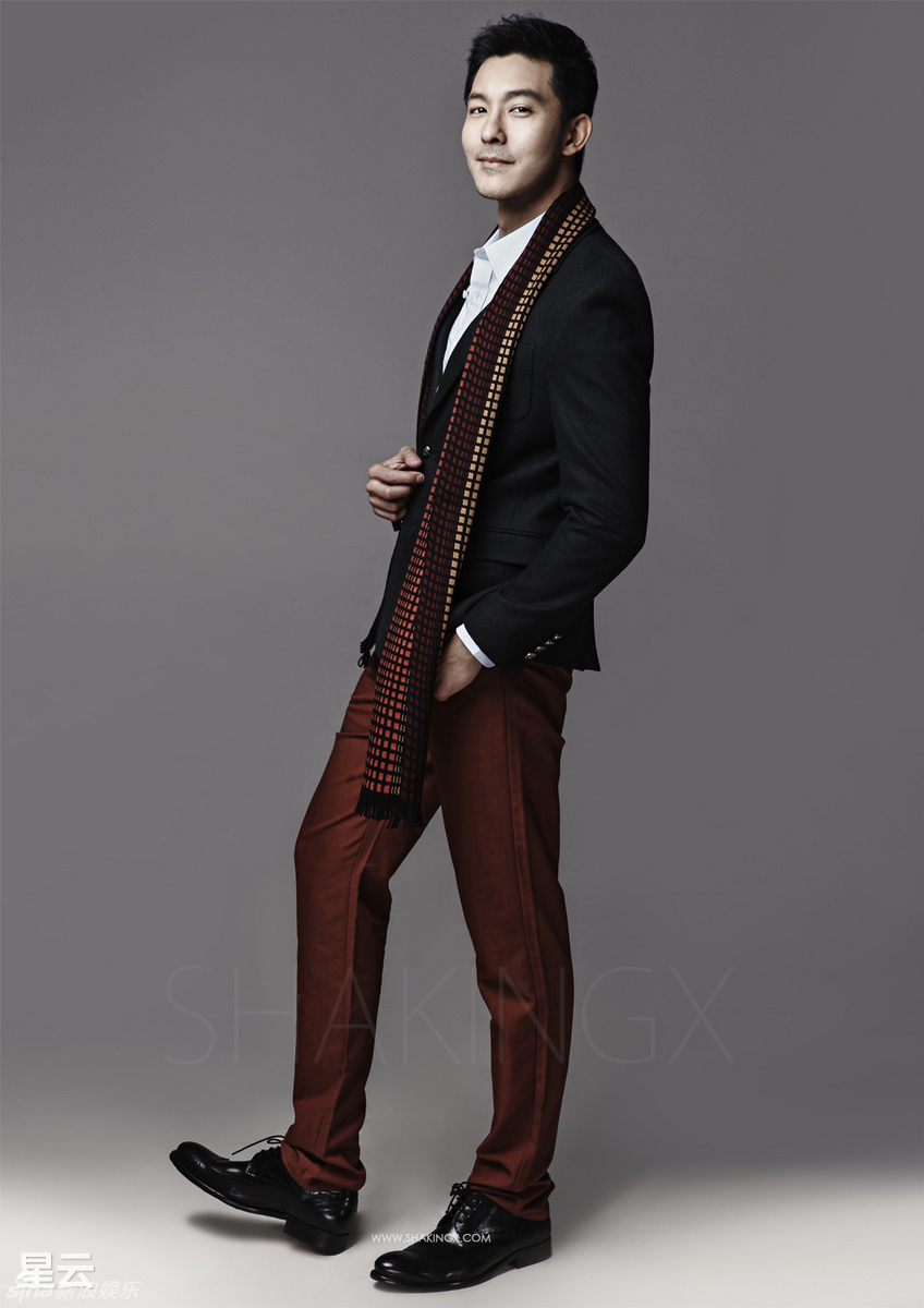 立威廉怀抱女儿为自己庆生