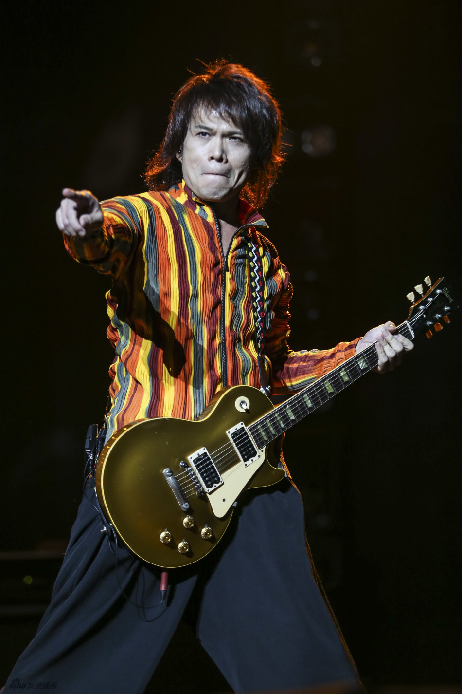 伍佰演唱会热力开唱尽情摇滚