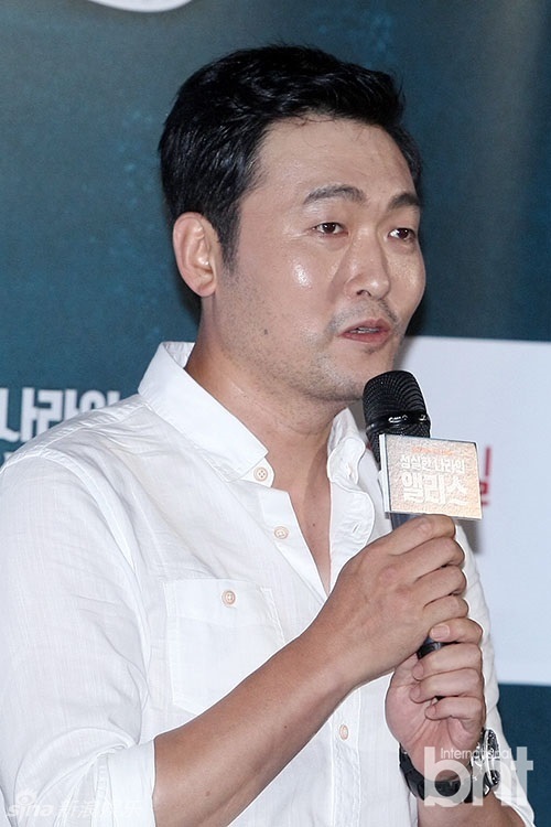 国度的爱丽丝》在首尔城东区cgv举行记者见面会,李贞贤,李准赫等出席