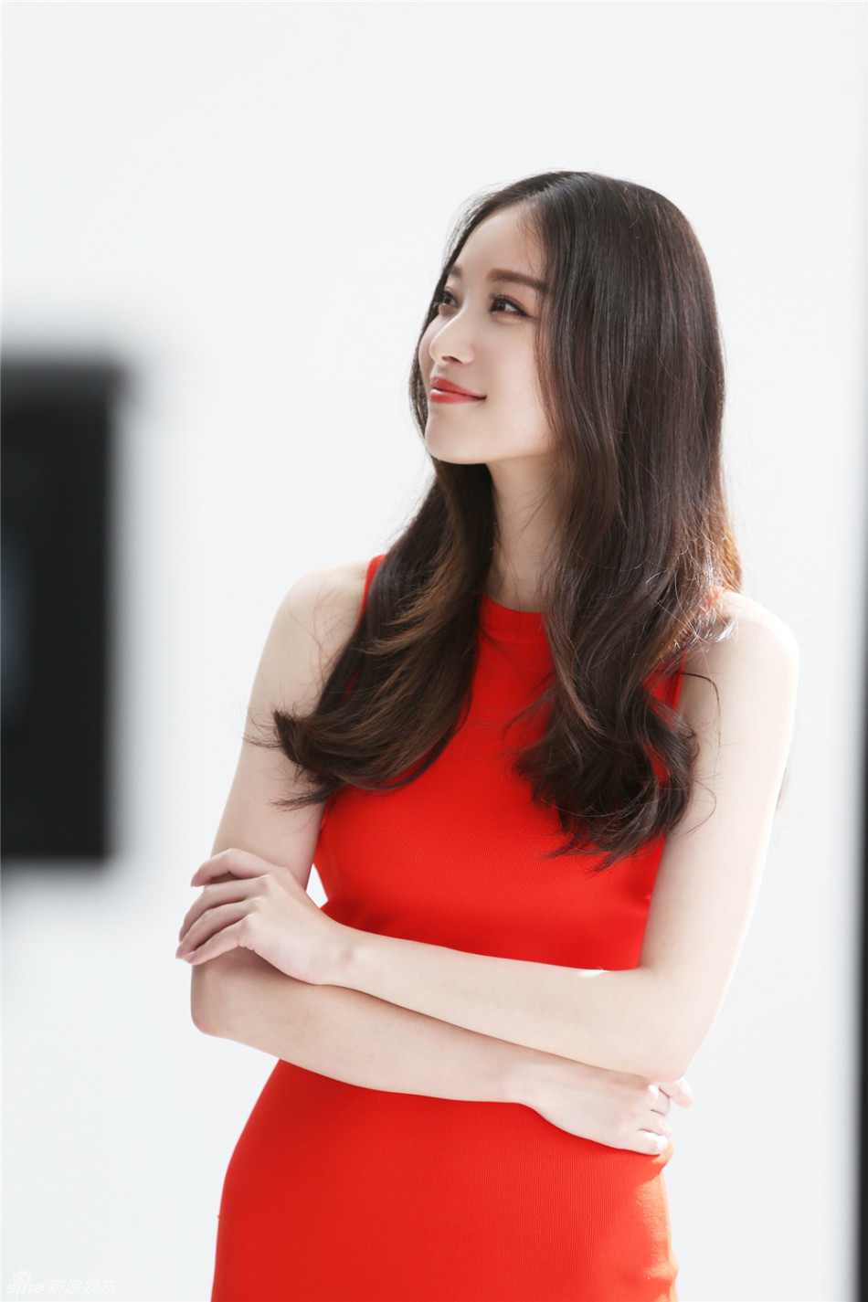 组图:倪妮写真花絮曝光 玲珑曲线展现东方美韵_高清图集_新浪网